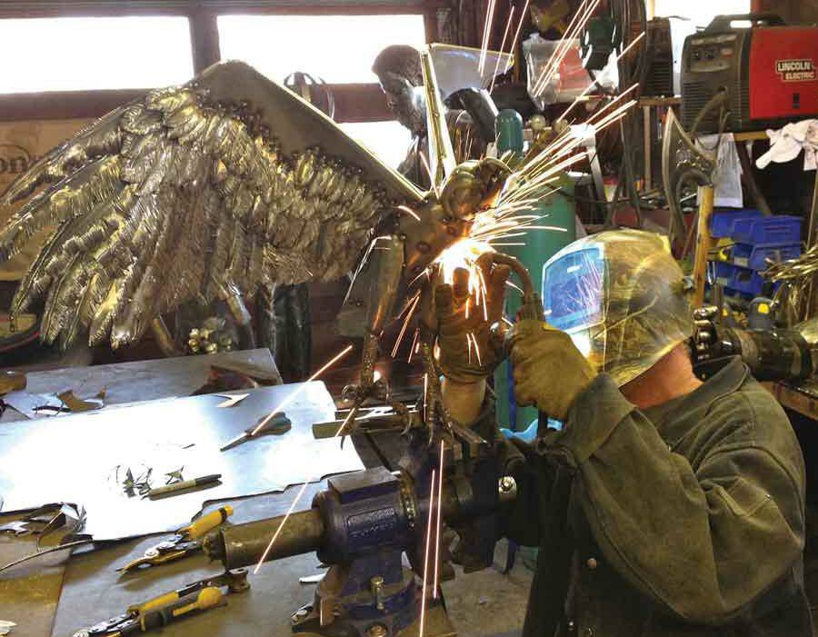 全球钣金新闻-金属制造狂：焊工制作动物的金属钣金-开云体育官方网站-开云app(中国)一站式服务平台